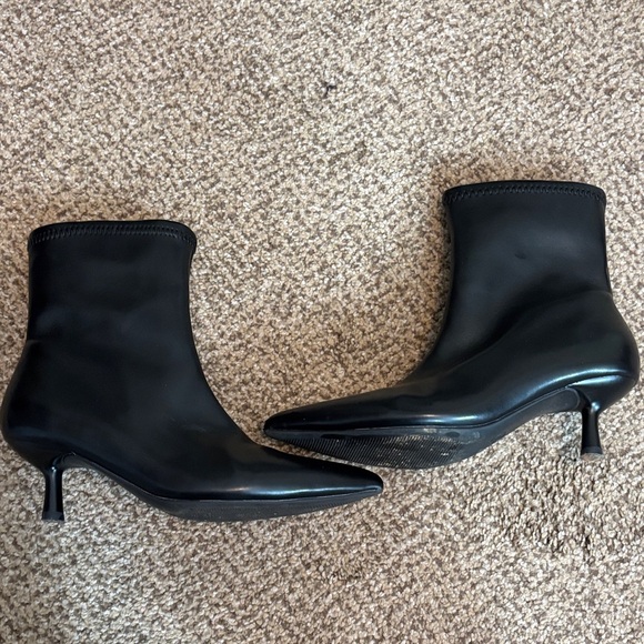 a new day Shoes - Elegant Black Ankle Boots